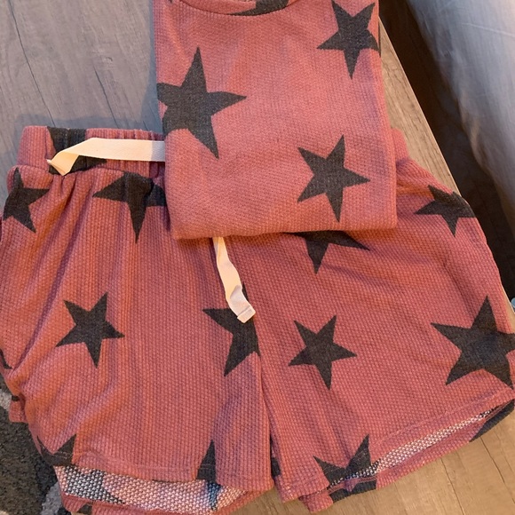 - Two piece Star Print Short Set Top and shorts - Picture 5 of 7